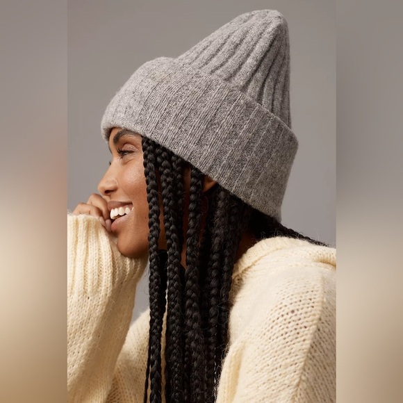 Maeve by Anthropologie Street Style Ribbed Grey Soft Folded Cuff Knit Beanie - Picture 2 of 7